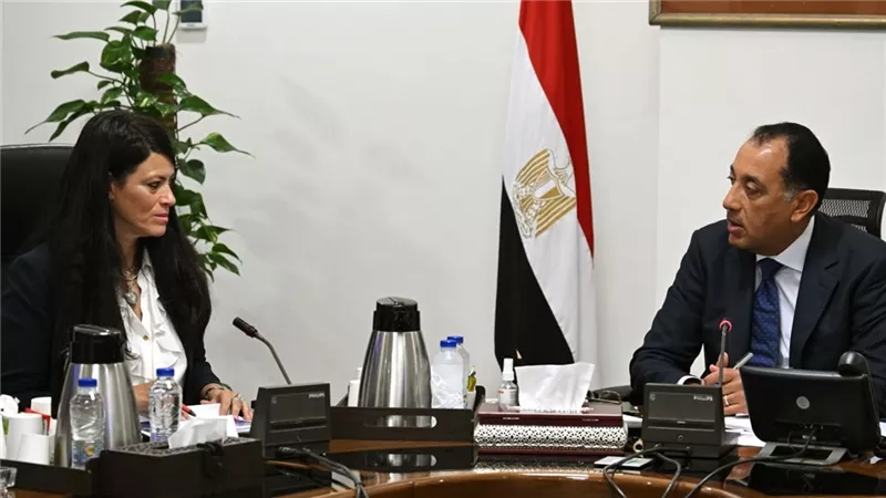 رئيس الوزراء ووزيرة التخطيط يناقشان السردية الوطنية لدفع الاقتصاد المصري