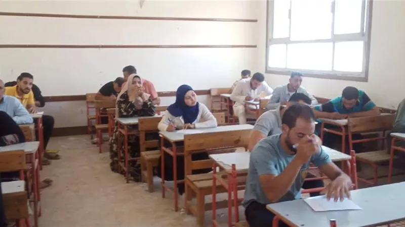 جامعة دمنهور تعقد امتحانًا فوريًا لـ260 مواطنًا بمركز أبو المطامير بالتعاون مع الهيئة العامة لتعليم الكبار