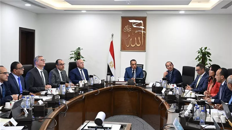 رئيس الوزراء يستعرض فرصًا استثمارية مع عدد من دول الخليج