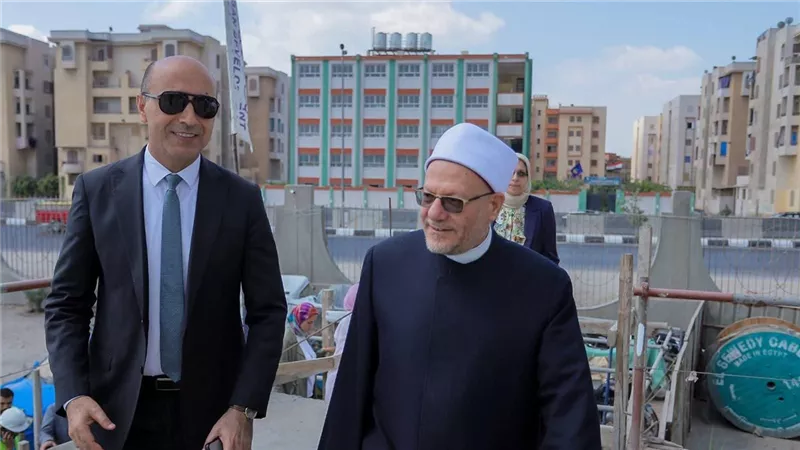 رئيس جامعة دمنهور ومفتي الجمهورية السابق يتفقدان مشروع المستشفى الجامعي 