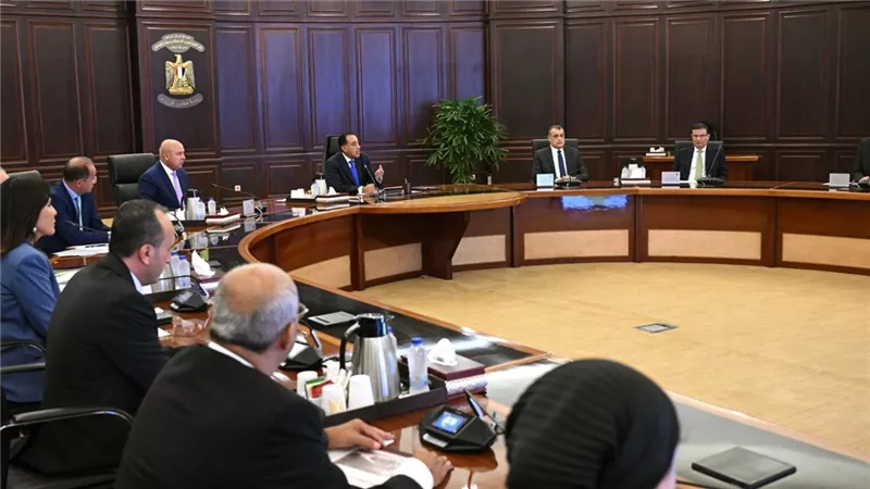 مدبولى يتابع توفير المنتجات البترولية لقطاعي الصناعة والزراعة والقطاعات التنموية