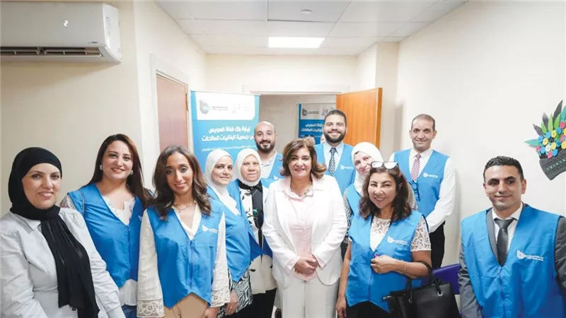 «قناة السويس» يتبرع بأسرَّة طبية كهربائية لمستشفى عبلة الكحلاوى لعلاج ألزهايمر وكبار السن 