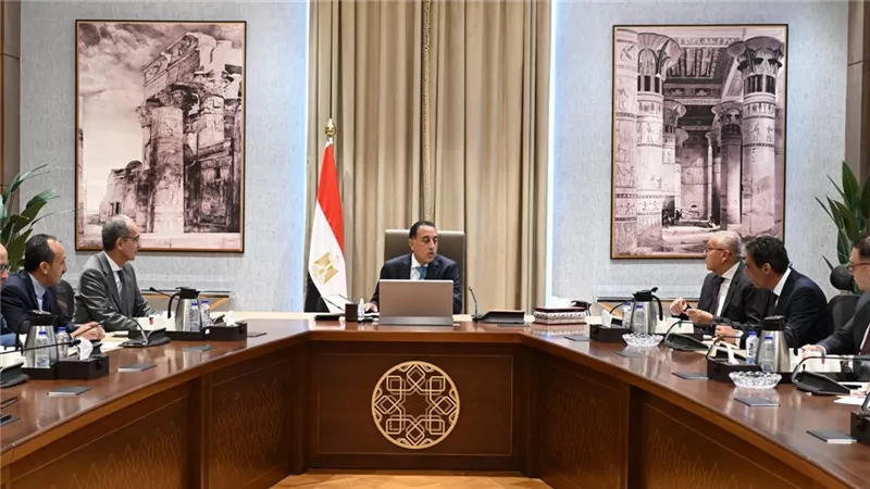 مدبولى يستعرض تيسير خدمات التصديق على محررات الخارجية من خلال مصر الرقمية و البريد