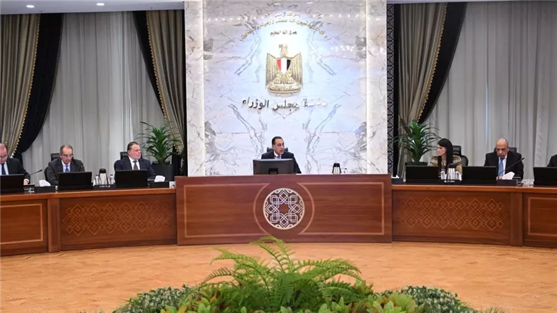 رئيس الوزراء يتابع موقف برنامج الطروحات الحكومية