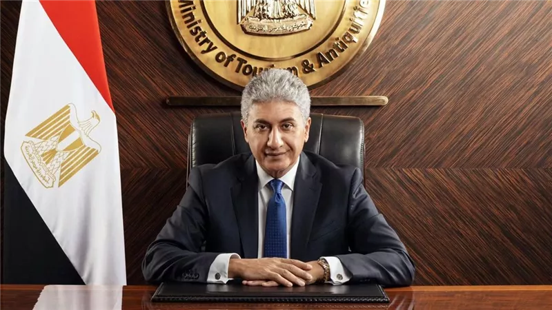 وزير السياحة في ضيافة الآثاريين العرب بالشيخ زايد
