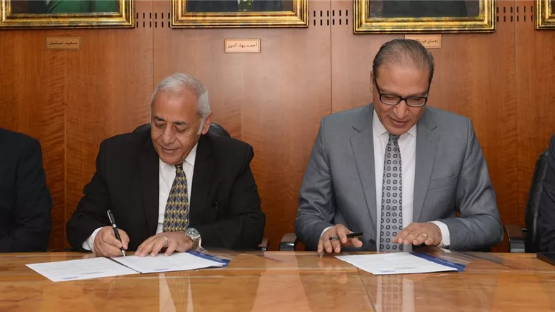البنك الأهلي المصري ومؤسسة أخبار اليوم يوقعان عقد تأجير مخازن بمدينة السادس من أكتوبر 