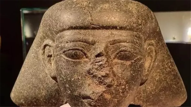 رأس تمثال من عصر تحتمس الثالث.. هل للملك نفسه أم لمسئول شئون الملك الأول  