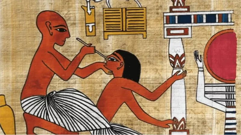 خبير آثار: المصريون يحتضنون حضارتهم التى علمت العالم الكتابة والطب والهندسة 