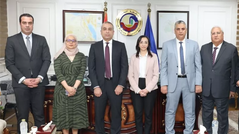 رئيس البنك الزراعي المصري يستعرض مع محافظ البحيرة برامج تمويل صغار المزارعين
