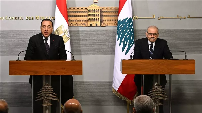 رئيس الوزراء يؤكد مَوقفَ مصر الثابت والداعم للبنان قيادةً وحكومةً وشعبًا 