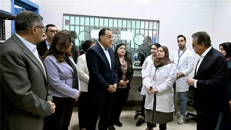 رئيس الوزراء يتفقد مركز طب الأسرة بـ