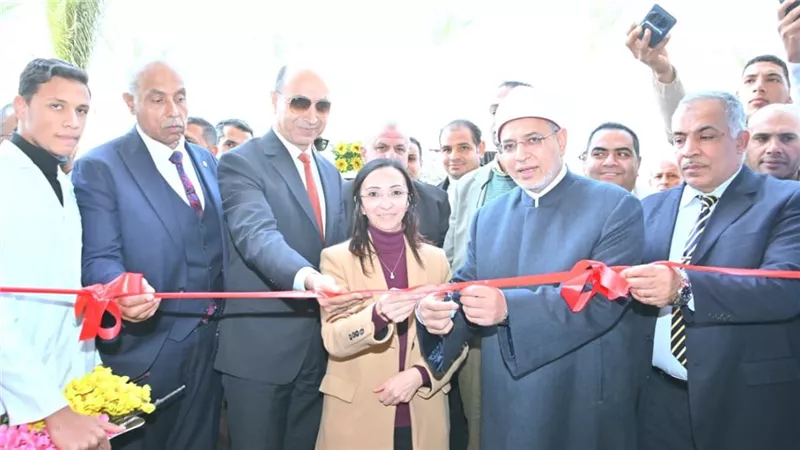 محافظ البحيرة ورئيس جامعة الأزهر يشهدان الإفتتاح الرسمي لكلية الطب البيطري 