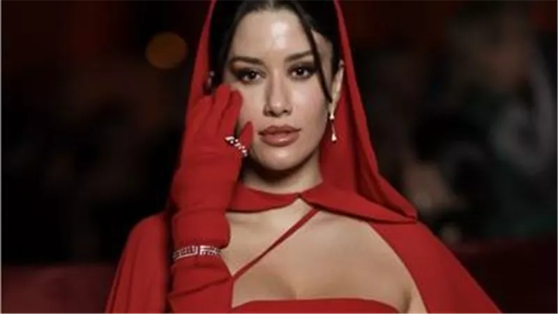 سينتيا خليفة تنضم لكريم عبد العزيز في 
