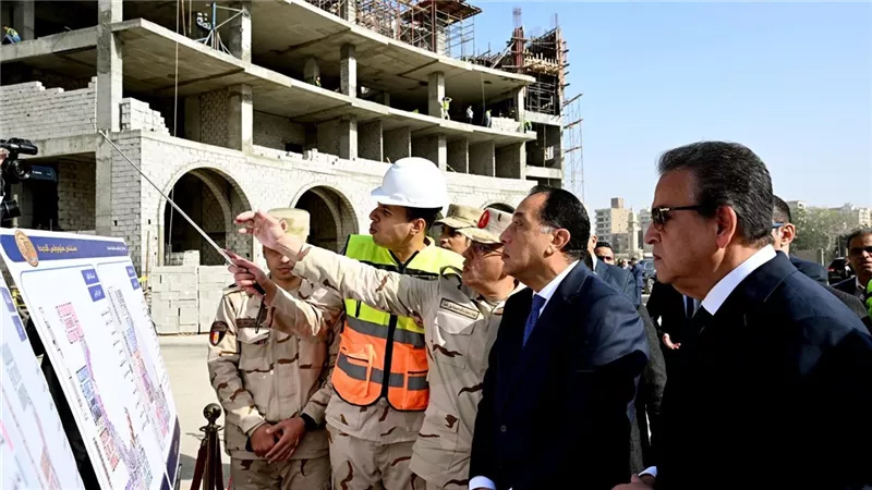 رئيس الوزراء يتفقد مشروع إنشاء مُستشفى هليوبوليس الجديدة