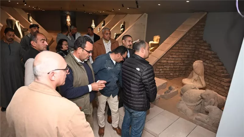الأمين العام للمجلس الأعلى للآثار يتفقد عدداً من المشروعات بالأقصر
