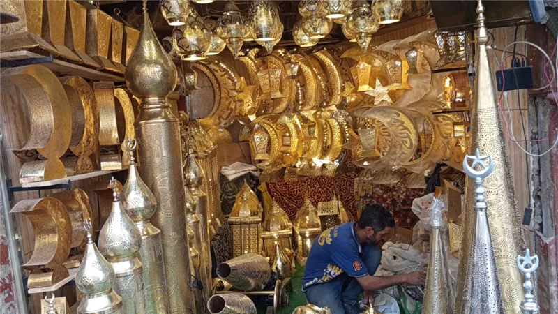 من المكرمية والحنة وحتى الشريندار..فانوس شهر رمضان بلمسات آسرة على بوابة المتولي 