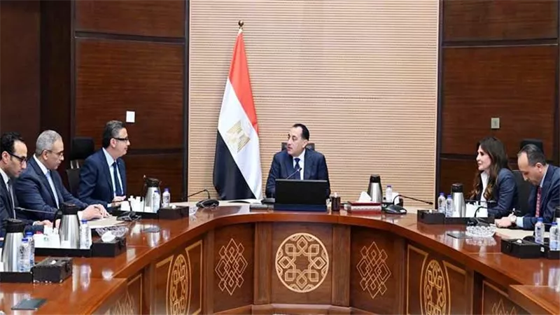 رئيس الوزراء يتابع مع وزير التموين خطة الاستعداد لاستقبال شهر رمضان