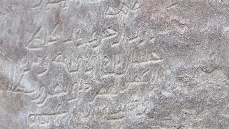 خبير آثار يطالب بمشروع وطنى لتوثيق النقوش الصخرية بسيناء