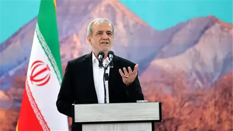 الرئيس الإيراني يلتقي ممثلي اتفاق مكة الدفاعي ويدعو إلى الوحدة الإقليمية