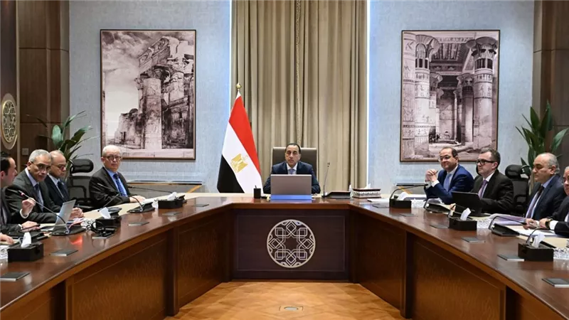 رئيس الوزراء يستعرض الإصدارة الجديدة المحدثة من وثيقة سياسة ملكية الدولة