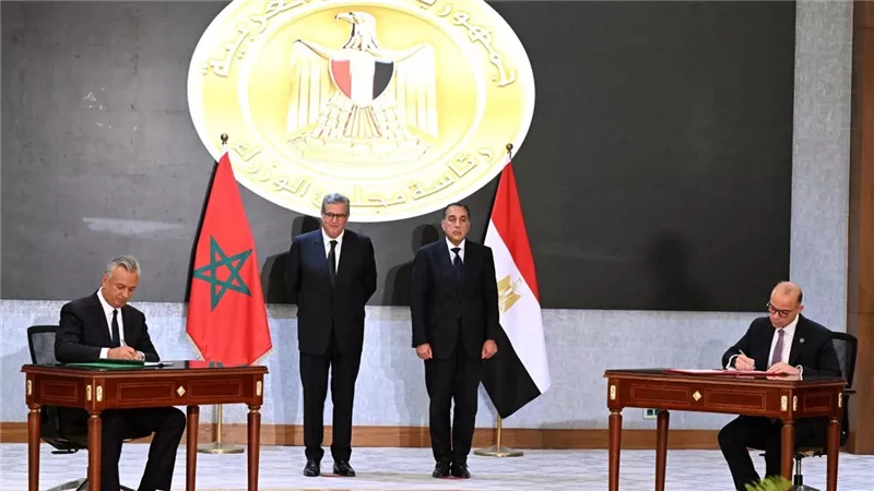 رئيسا حكومتى  مصر والمغرب يشهدان توقيع عددٍ من الوثائق لدعم  العلاقات الثنائية 