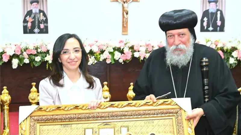 محافظ البحيرة ومدير الأمن يقدمان التهنئة لنيافة الأنبا إيلاريون بمطرانية دمنهور 