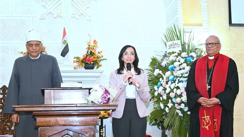 محافظ البحيرة تقدم التهنئة لأبناء الطائفة الإنجيلية بدمنهور بمناسبة عيد القيامة المجيد