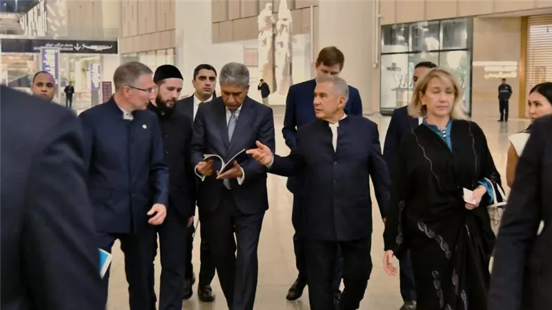 رئيس جمهورية تتارستان يزور المتحف المصري الكبير ويشيد بتجربة العرض المتحفي