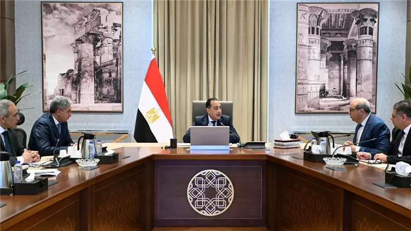 رئيس الوزراء يُتابع إجراءات دعم وتحفيز قطاع السياحة