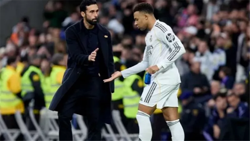 ثلاث مشاهد حطمت علاقة مبابي بـ أربيلوا في ريال مدريد
