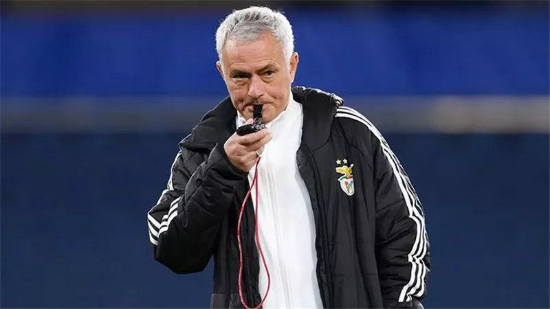 ريال مدريد يحسم اتفاقه مع مورينيو 