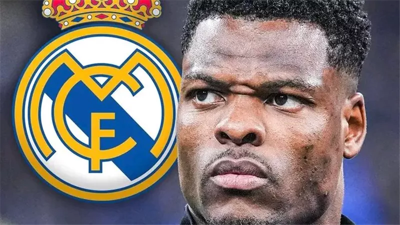 ريال مدريد يفتح مفاوضات مباشرة لضم دينزل دومفريس.. والشرط الجزائي يُسهل الصفقة