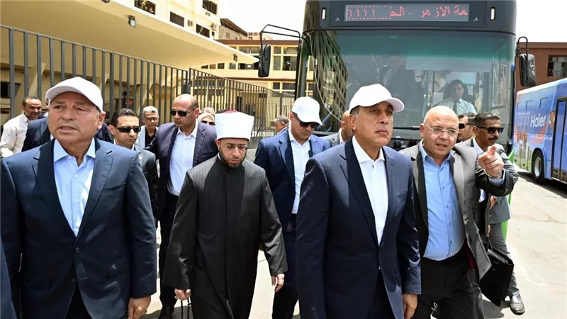 رئيس الوزراء يتفقد هيئة النقل العام بالقاهرة لمتابعة المنظومة المطورة