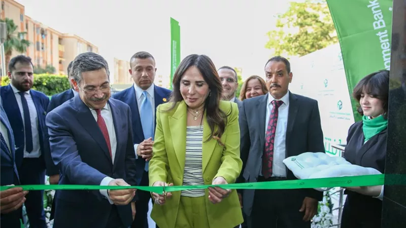 وزيرة الإسكان تفتتح مركز الإسكان التابع لبنك التعمير والإسكان بمدينة القاهرة الجديدة