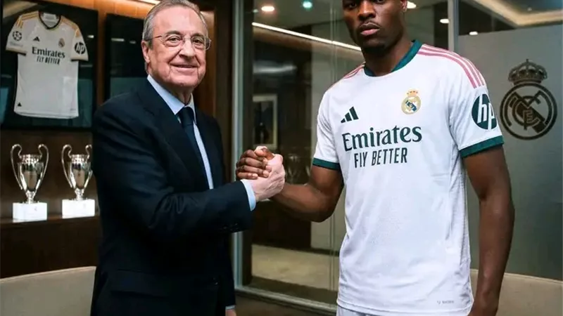 ريال مدريد يضم دينزل دومفريس بعقد يمتد حتى 2030