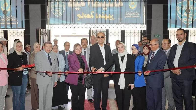 رئيس جامعة دمنهور يفتتح 