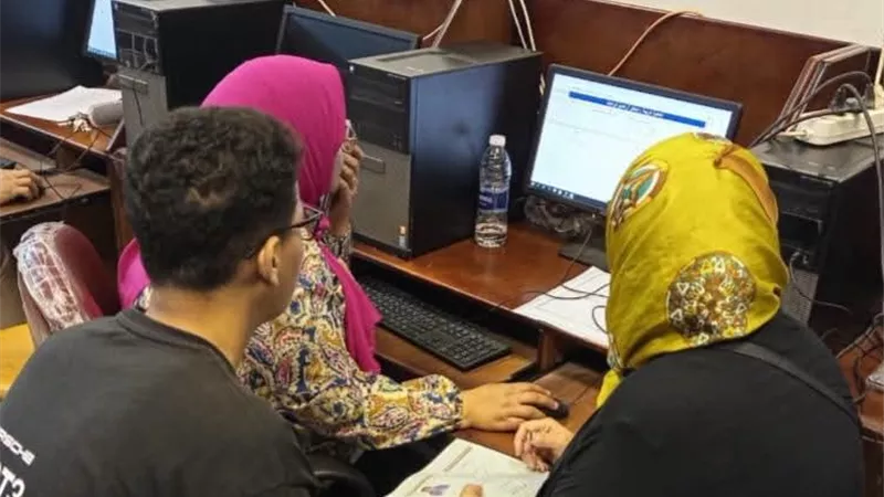 جامعة دمنهور تفتح معامل التنسيق الإلكتروني يوميًا لتسجيل رغبات طلاب الثانوية العامة