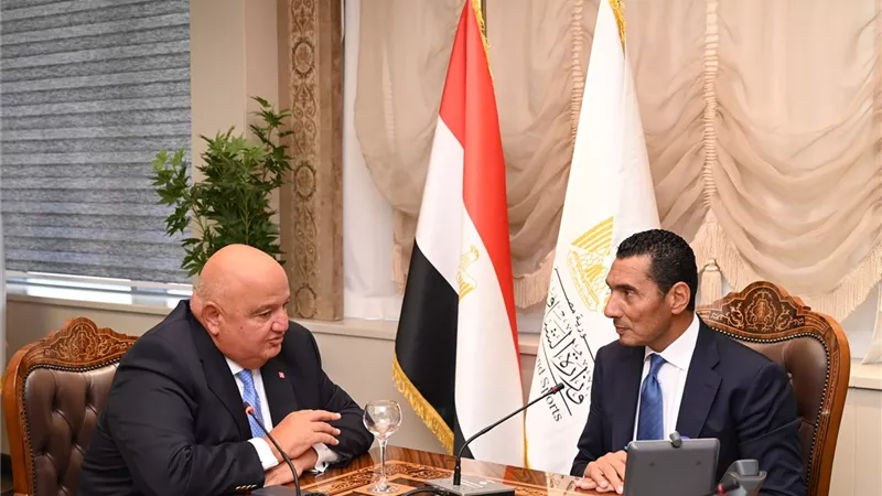 وزير الشباب يلتقي الرئيس التنفيذي لـSAIB لبحث تعزيز التعاون وتمكين الشباب والاستثمار الرياضي