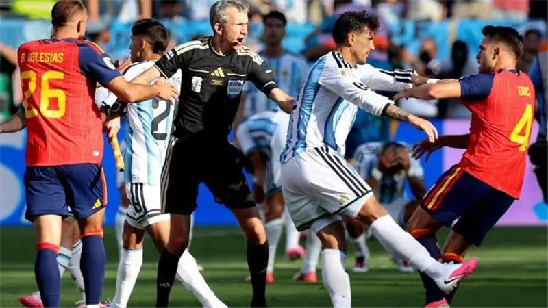 نهائي كأس العالم بين الأرجنتين وإسبانيا 