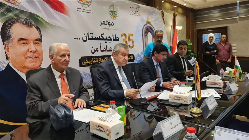 في مؤتمر علمي بالقاهرة.. 