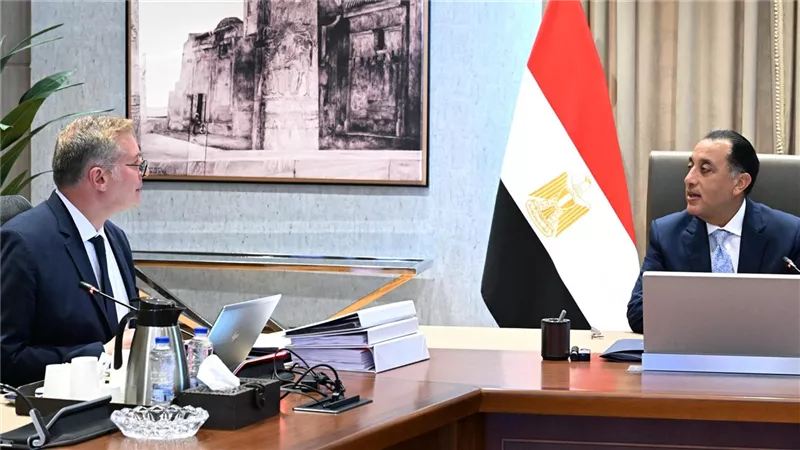 رئيس الوزراء يتابع مع وزير البترول عددًا من ملفات العمل