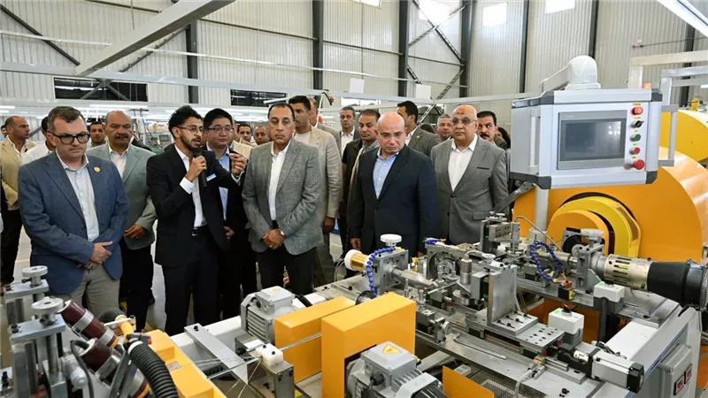 رئيس الوزراء يفتتح مصنع 
