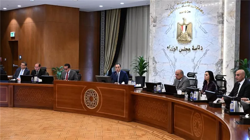 رئيس الوزراء يناقش مستجدات إعداد برنامج التحول الاقتصادي الوطني        