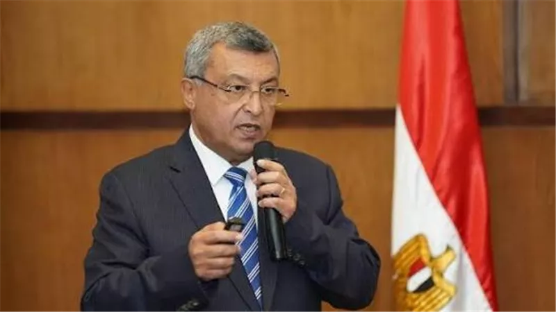 أسامة كمال وزير البترول الأسبق     