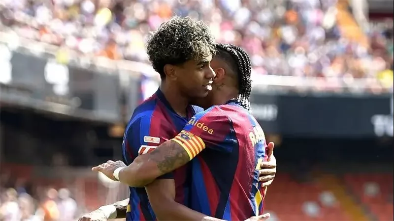 برشلونة يحقق إنجازًا تاريخيًا في الدوري الإسباني بعد ثلاثية خيتافي