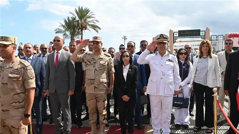 رئيس جامعة دمنهور يشهد احتفالات العيد القومي الـ 219 تخليدا لذكرى جلاء حملة فريزر