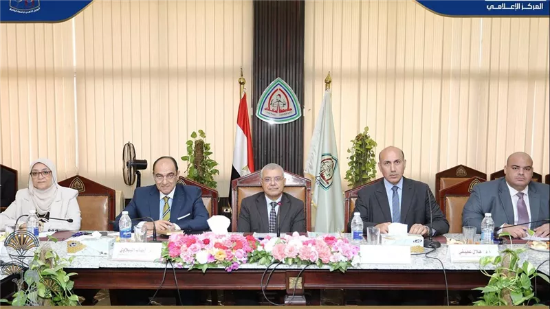 جامعة الزقازيق تصرف 3000 جنيه حافز إثابة للعاملين بالجامعة ومستشفياتها