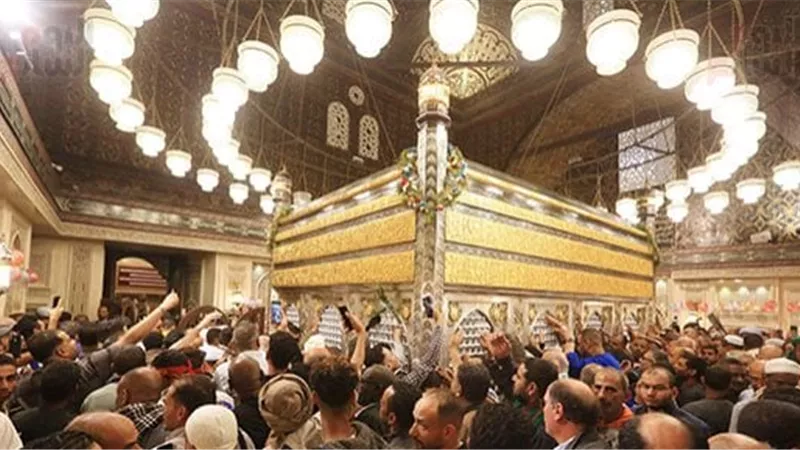  المواطنون يحيون ذكرى استقرار رأس الإمام الحسين بمصر