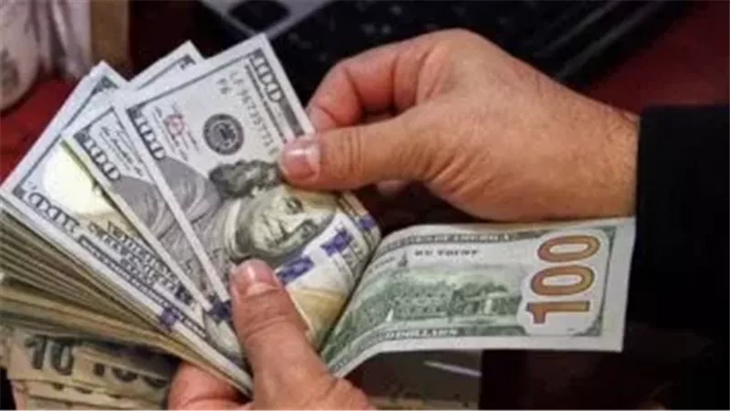 الدولار يقترب من الـ53 جنيها.. تعرف على الأسعار في البنوك بداية تعاملات الأسبوع
