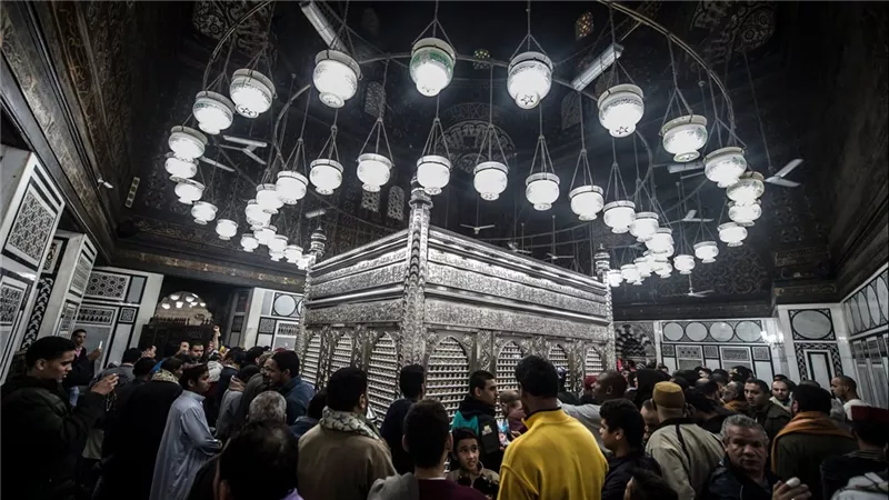 الطرق الصوفية تقيم احتفالات الليلة الختامية بمولد الحسين